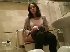 Voir Larissa extrait gratuit film lesbienne